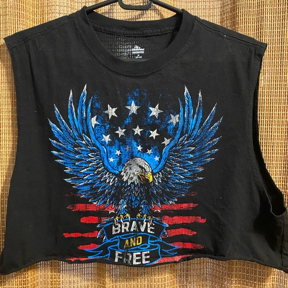 Crop top tee size medium - Picture 3 of 5